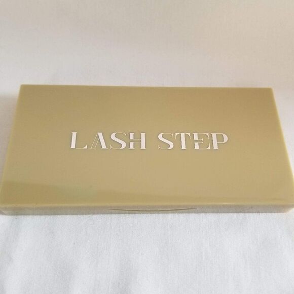 Lash Step - Shimmer About You Eyeshadow Palette - Picture 2 of 8